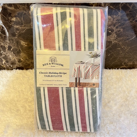 BEE & WILLOW -CLASSIC HOLIDAY STRIPE- 70” ROUND TABLECLOTH -NWT-Christmas - Picture 2 of 5